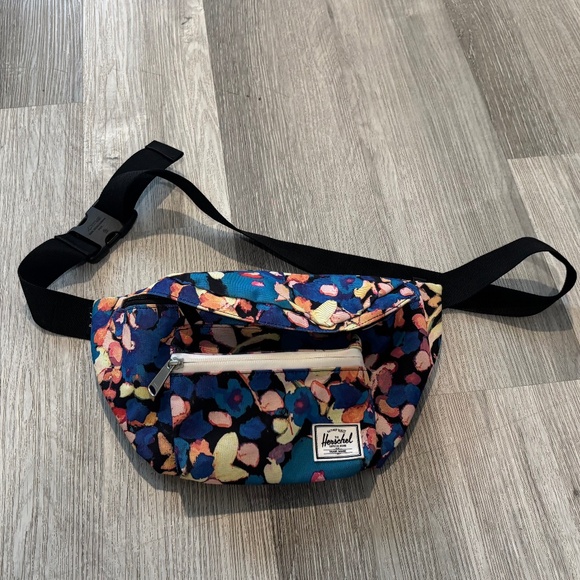 Hershel crossbody bag (Fanny pack) - Picture 1 of 4